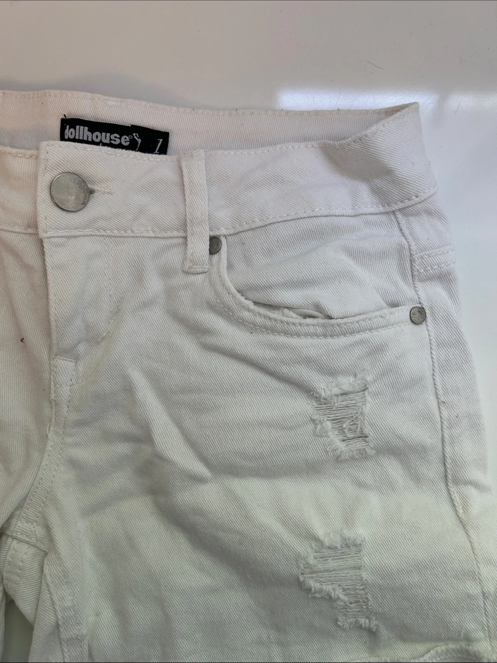 Dollhouse “Dylan” White Distressed Denim Juniors Shorts Size 1